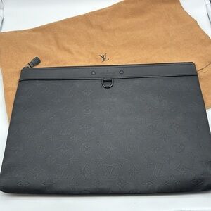 LOUIS VUITTON MONOGRAM DISCOVERY POCHETTE BLACK MEN BAG W/ LV DUST BAG & COA